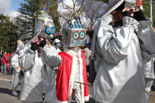 Die Glaine am Cortège mit Bsuech uss Prag